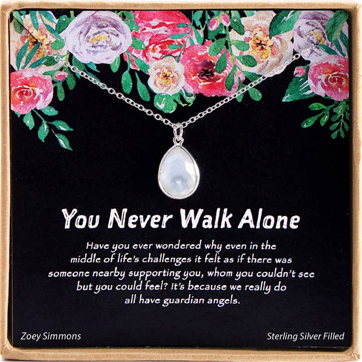 Zoey Simmons – wholesale Hänge-/berlockhalsband – Du går aldrig ensam ”Boxed Charm halsband - SF