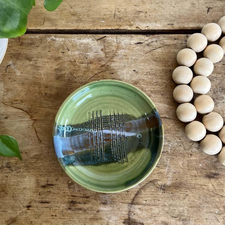 Coastal Clay Co. - Vente Vaisselle d'apéritif - Assiette à frotter à l'ail, râpe faite main, assiette d'apéritif d'été