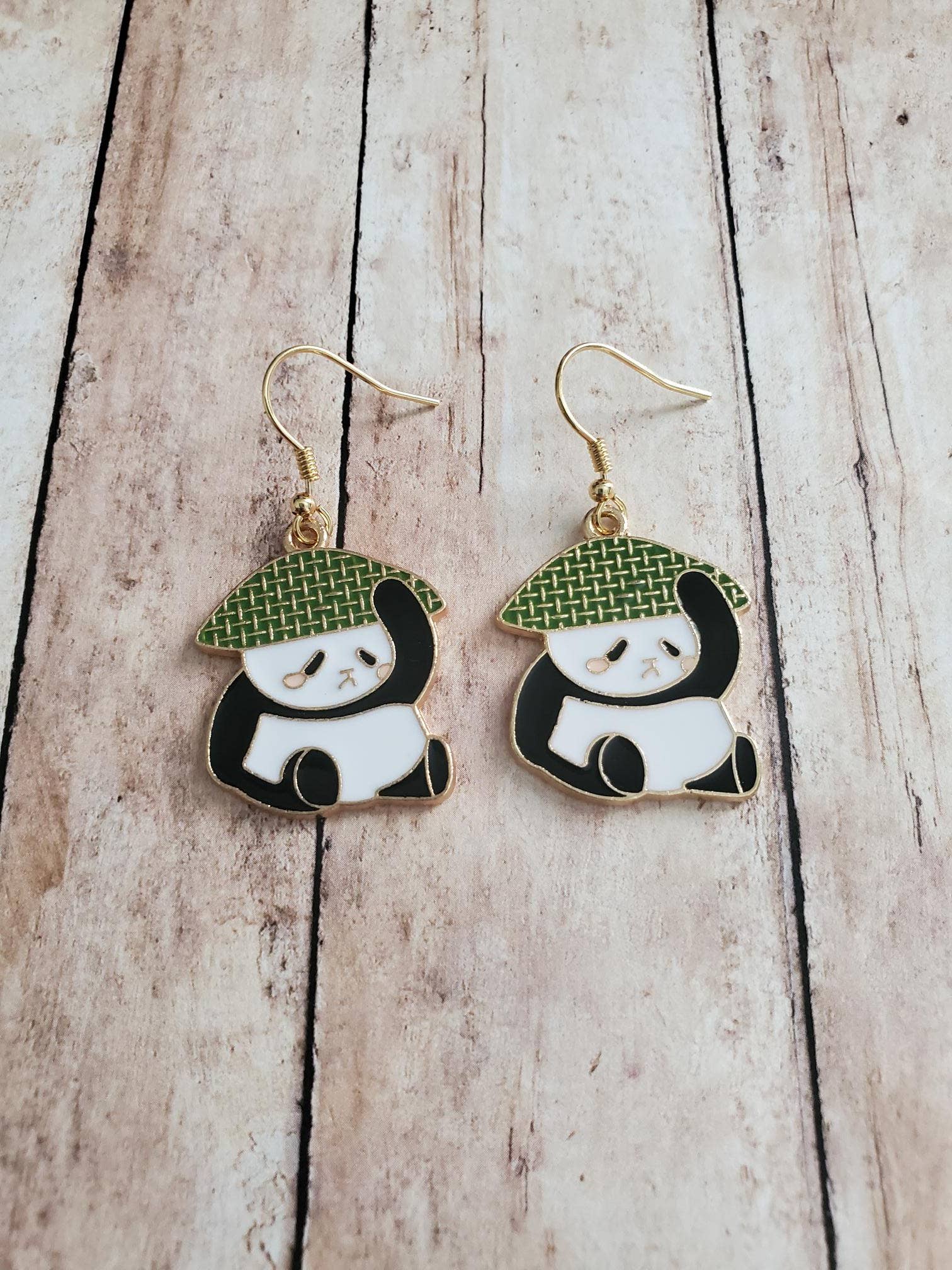 Tots And Tumblers Art - Vente Boucles d'oreilles pendantes - Boucles d'oreilles panda doré6