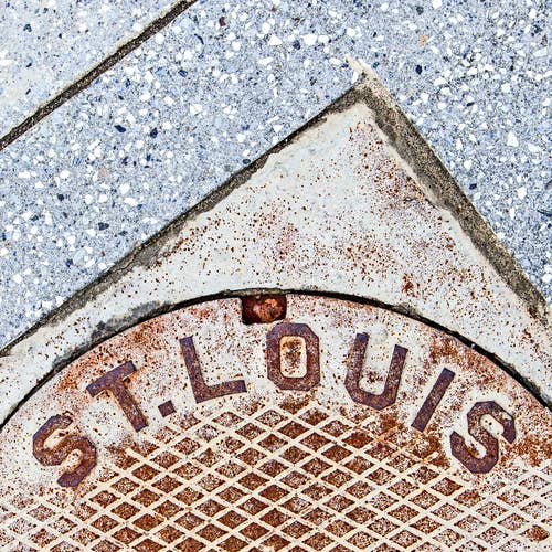 St Louis Manhole Cover Coaster for engroshandel hos South Austin Gallery