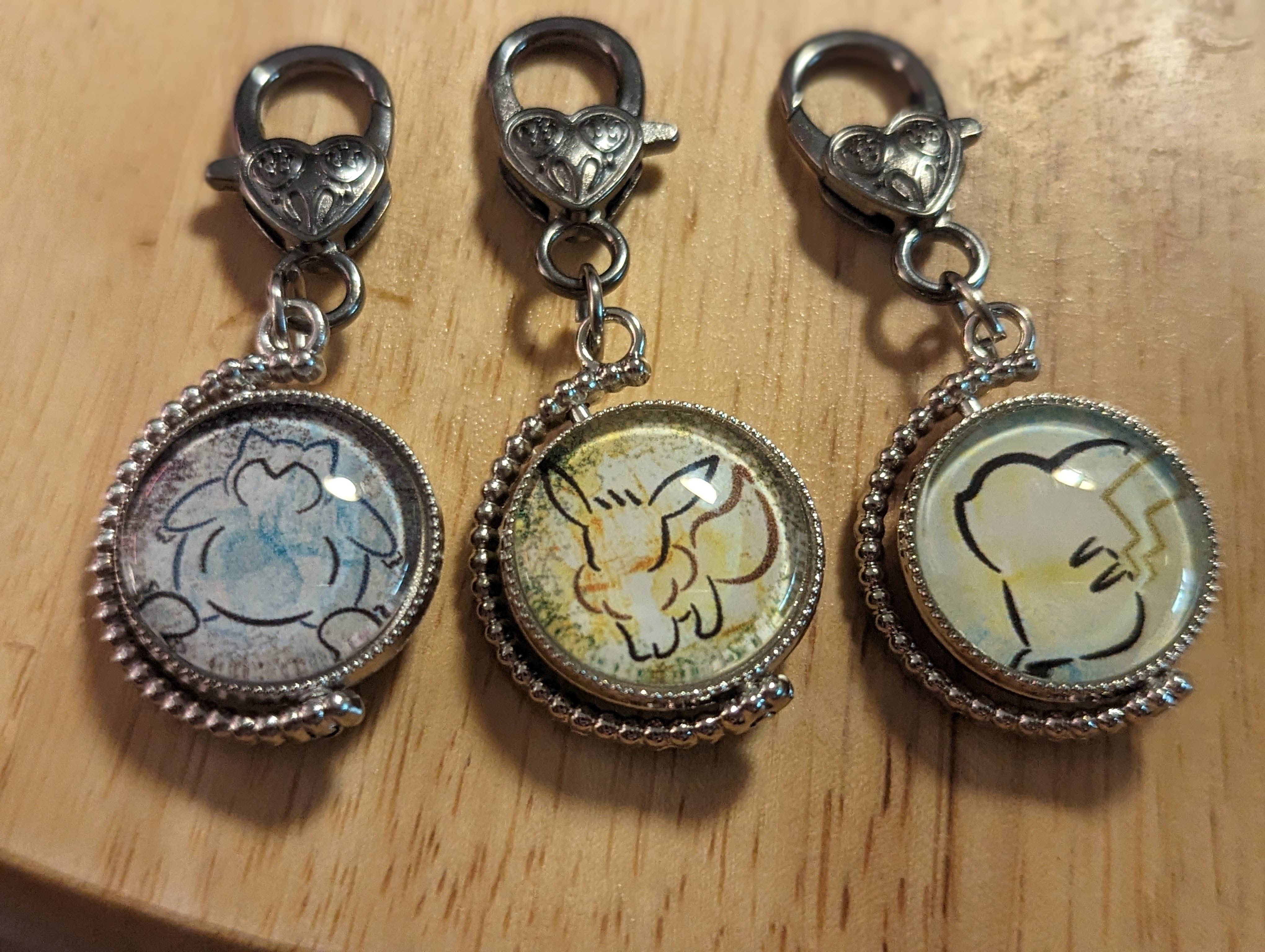 Con-Quest Crafts – Engroshandel Nøglering - Unisex – Dobbeltsidet Pokémon-inspireret fidget-charms nøglering7