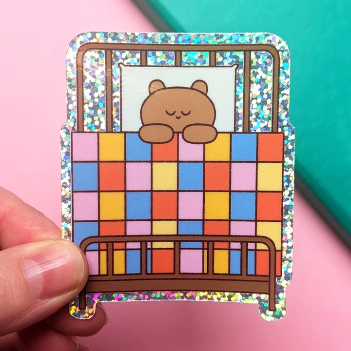 Glitterbjörn i sängen klistermärke för wholesale av hello vonnie