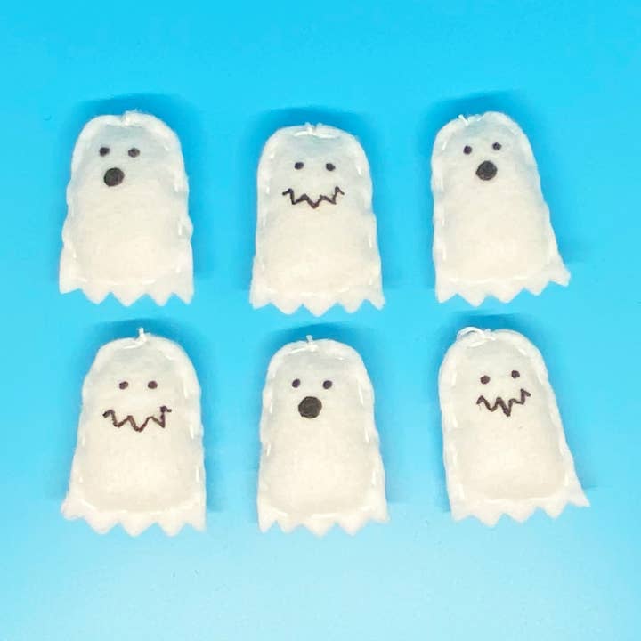 Lot de 6 mini décorations en feutre faites à la main pour la vente par Felterrific