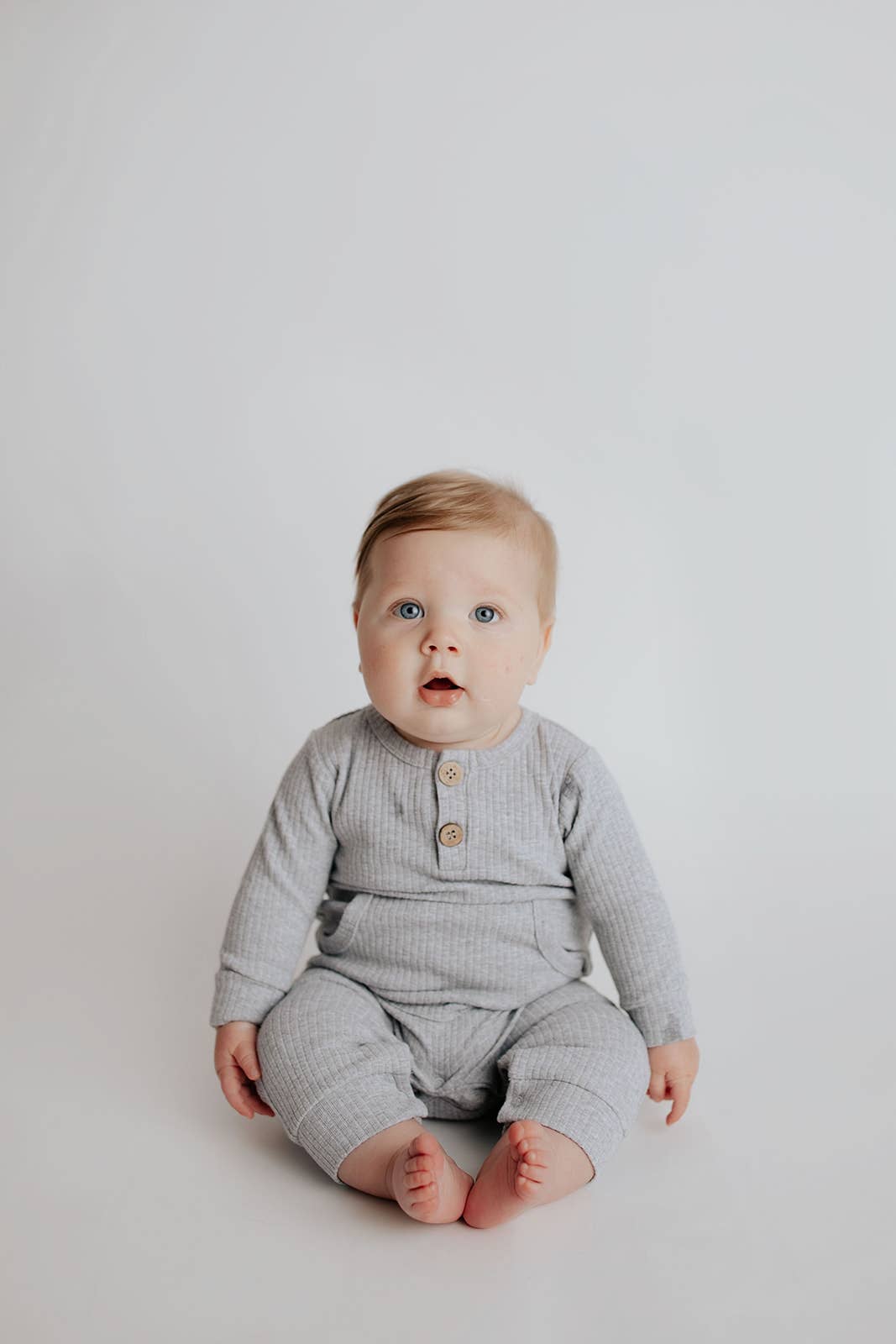 Three Little Tots - Wholesale Rompertje - Baby - Baby ribgebreide romper met zakken67