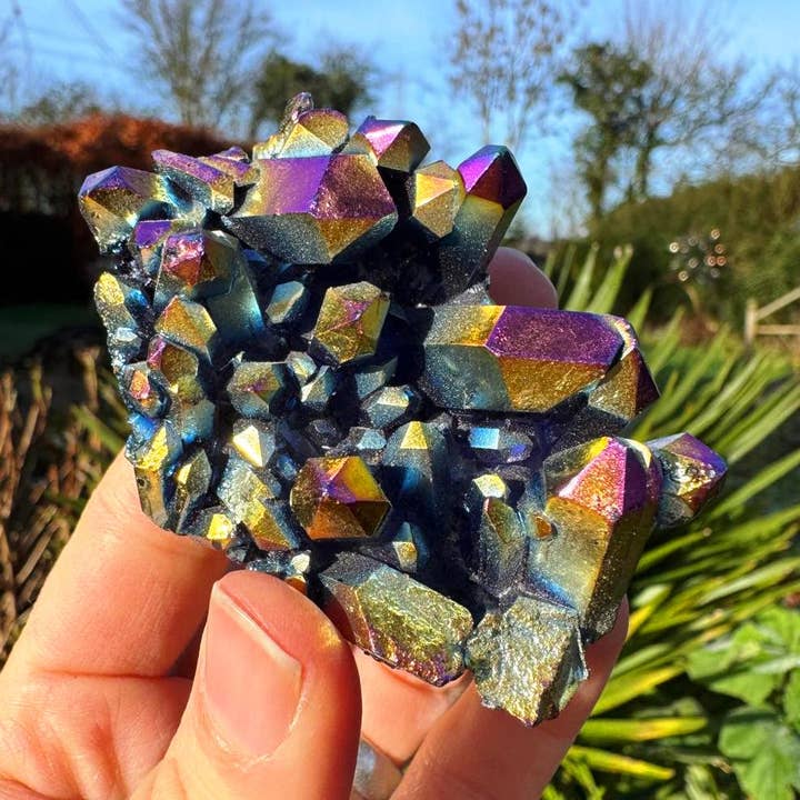 Galaxie-Aura-Cluster 3-5 cm Titanblau-Punkt-Kristall-Druzy für den Großhandel von Elf Kendal Hippies