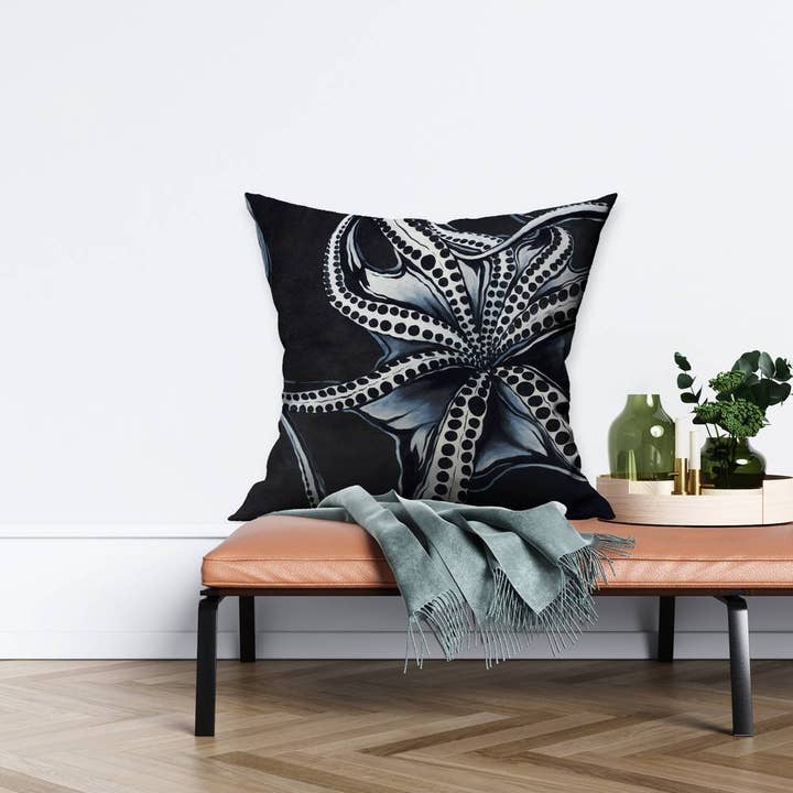 Svart Bläckfisk tentakel | Invändig kudde 26 ”x 26" för wholesale på Faire