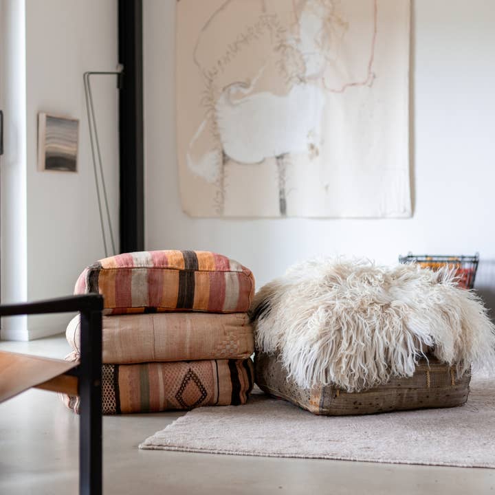 Van Buren – wholesale Throw/decorative pillow – Sheepskin cushion - 80x80cm - Curly fleece3