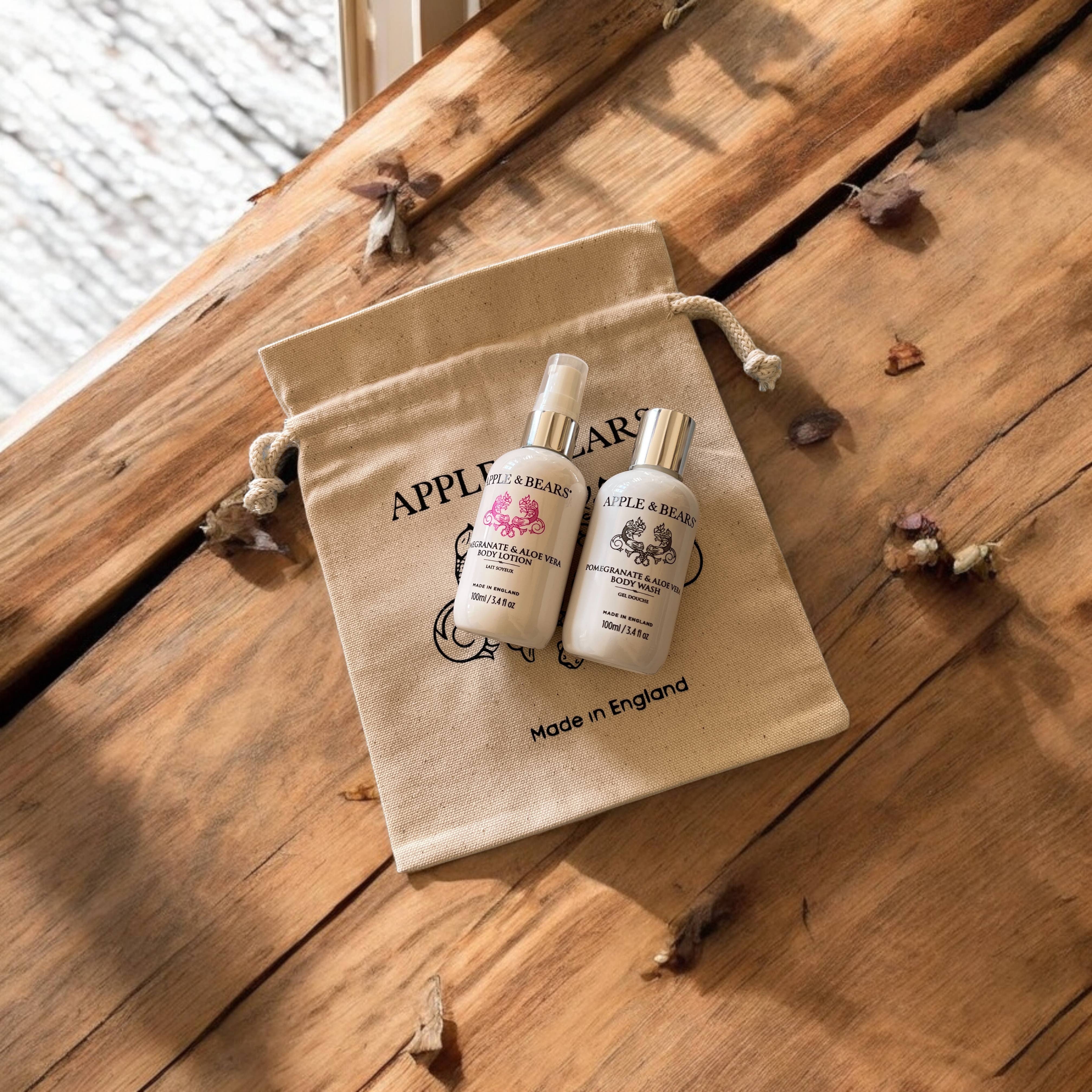 APPLE & BEARS – Großhandel Bade- & Körperpflege-Set – Reiseset mit Granatapfel und Aloe Vera, Wash & Lotion, 100 ml/3.411