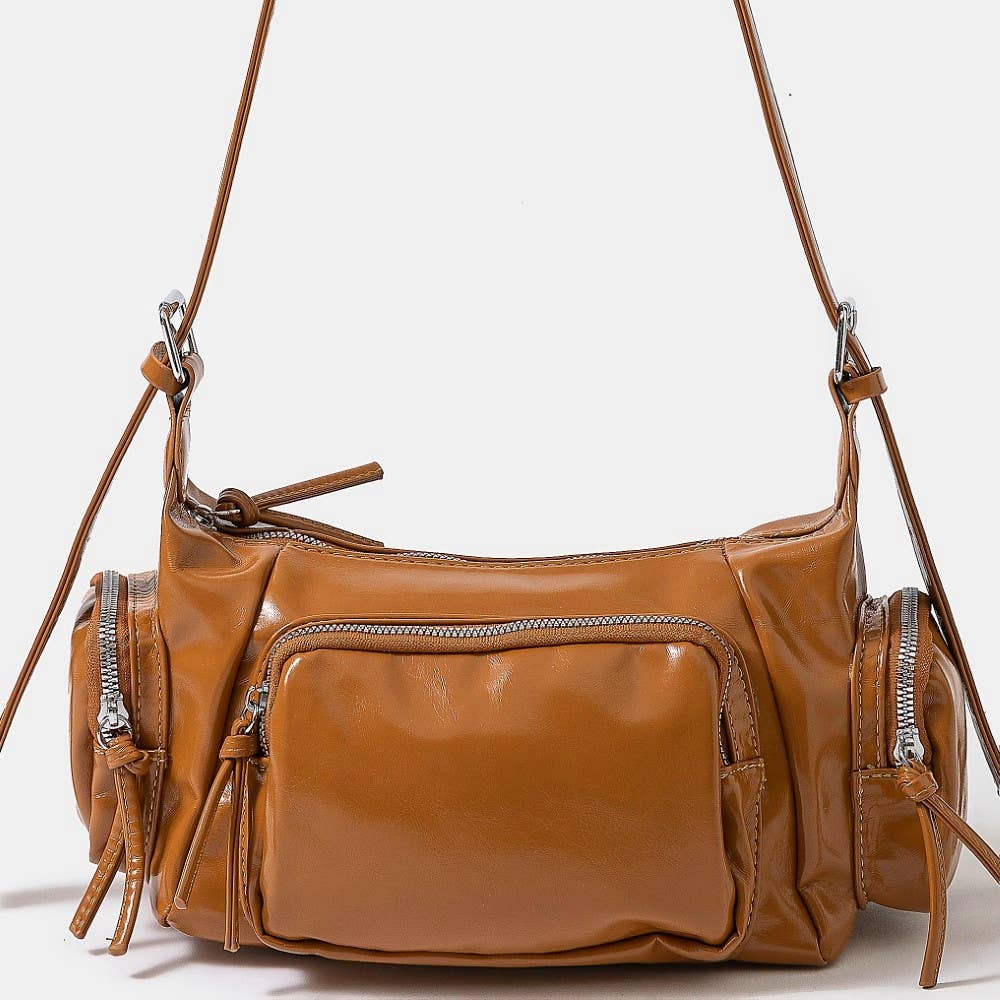 Collections by Fame Accessories – Engroshandel Crossbodytaske - Dame – Glansfuld læderhåndtaske med flere lommer1