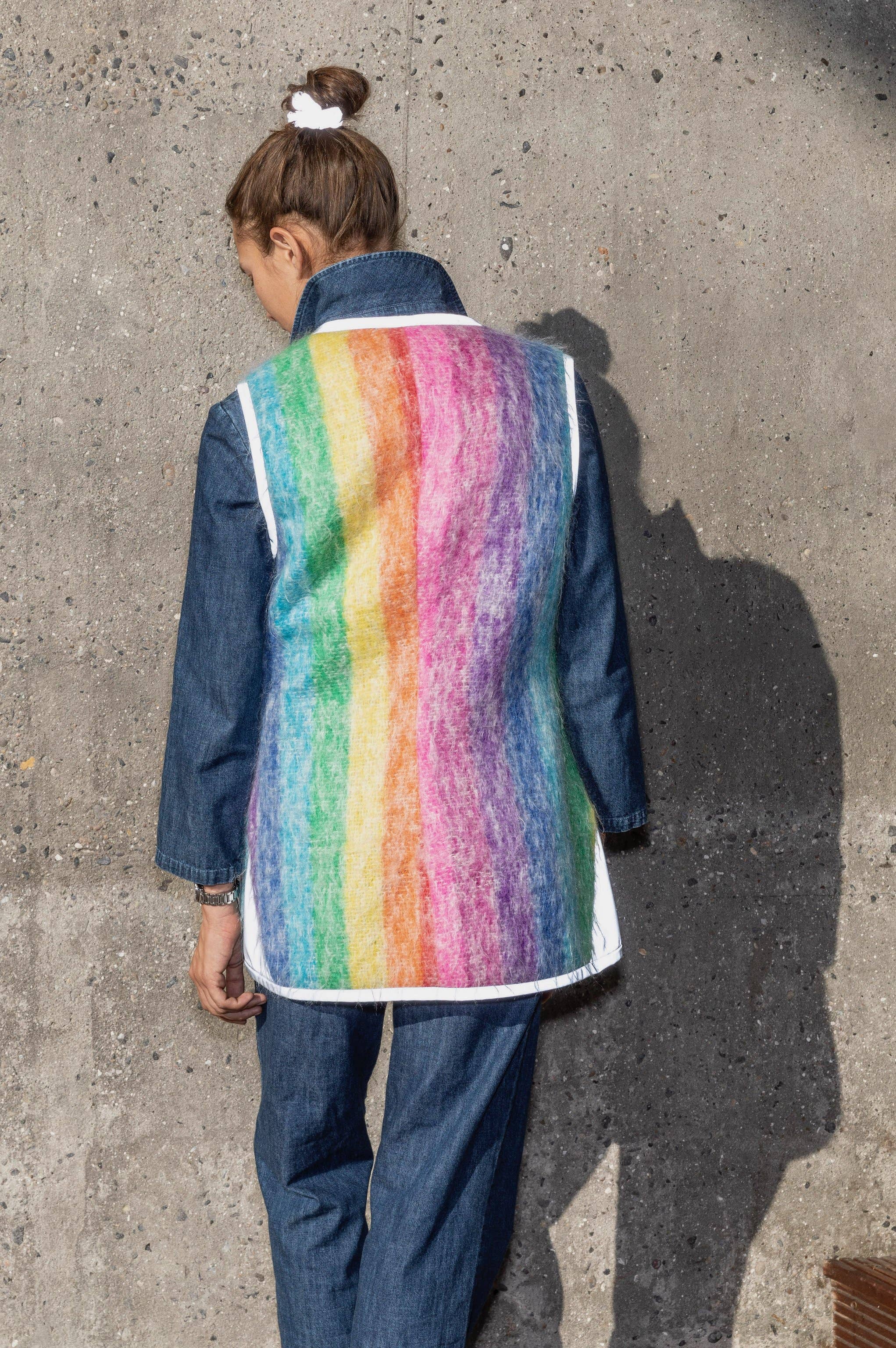 Vespertine NYC – Großhandel Pullunder – Damen – Reflektierende Mohair Cardigan Sweater Weste, Regenbogen gestreift4