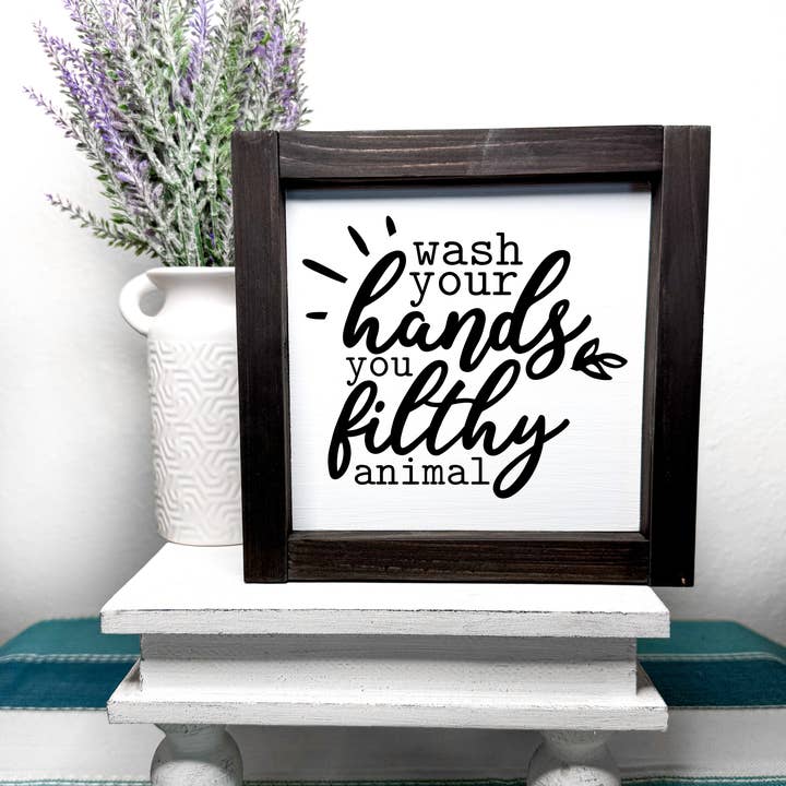 Décoration de salle de bain neutre | Panneau de salle de bain rustique avec cadre en bois pour la vente par Ruaille Buaille Co