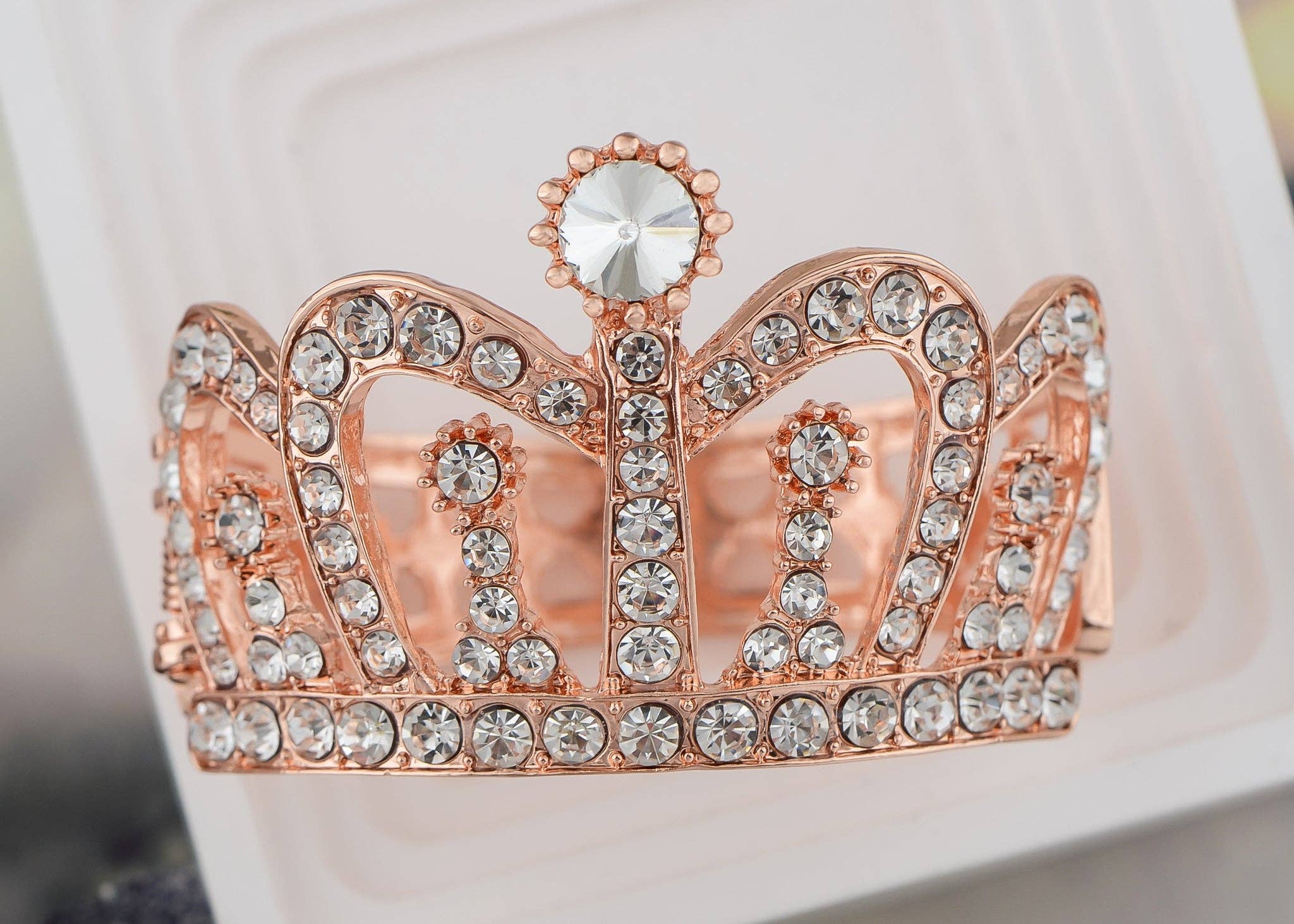 AK Brand – Engroshandel Manchetarmbånd – Farvet krone tiara manchetarmbånd13