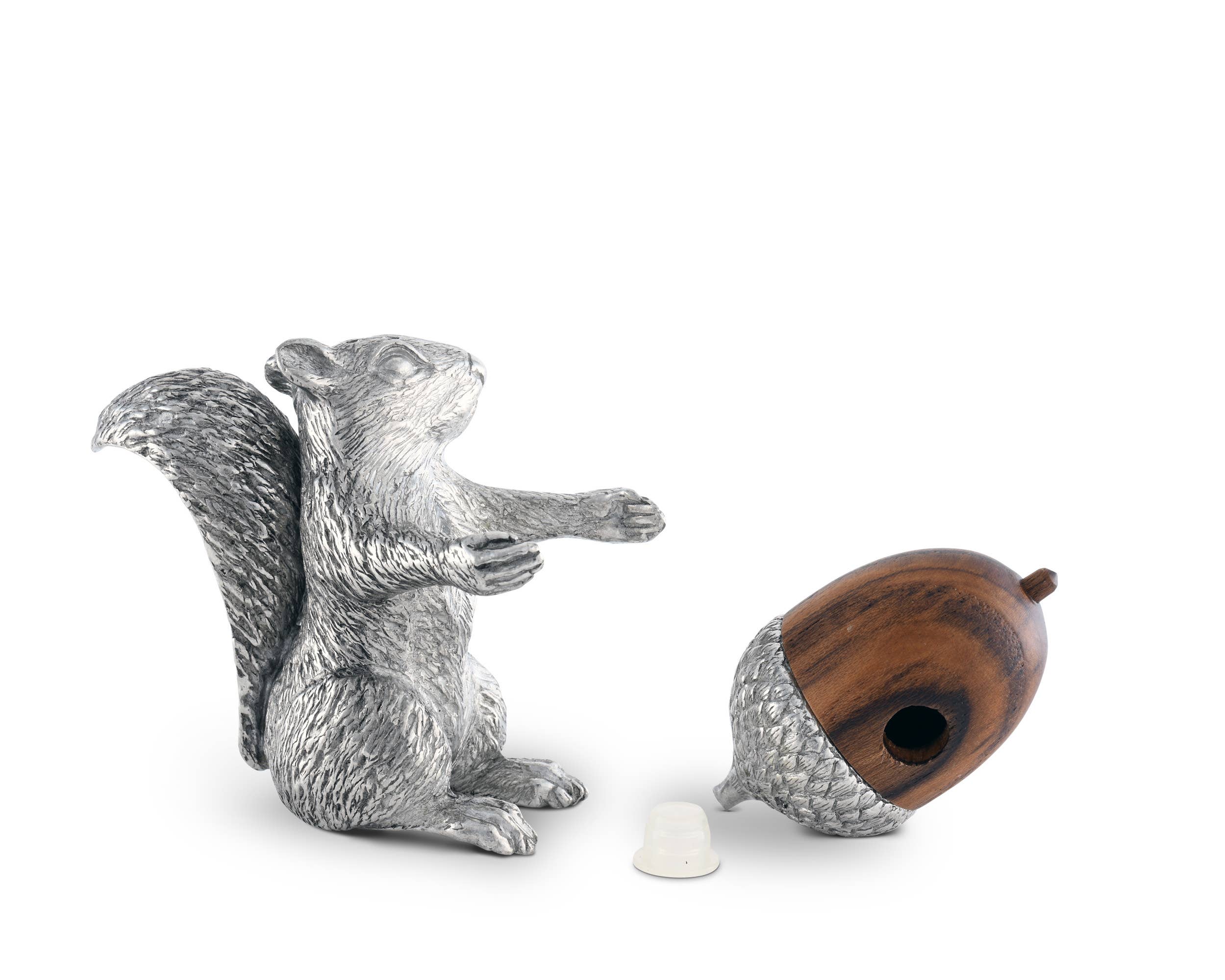 Vagabond House - Wholesale Salt & Pepper Shaker Set - Squirrel with Wood Acorn Salt & Pepper Set4