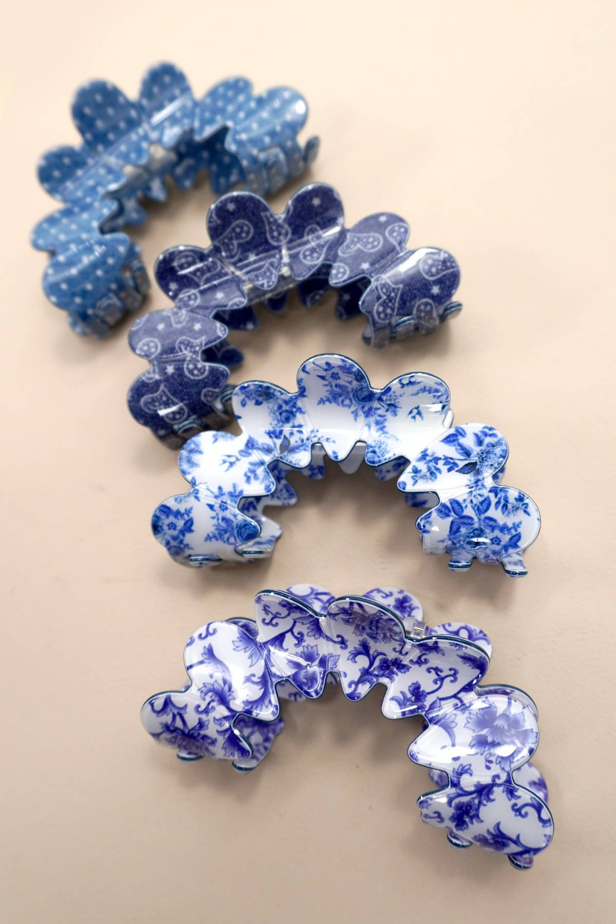 JOSSLYN by wall to wall – wholesale Hårklämma - Dam – Vintage hårklämmor i porslinsstil med halvmåneform2