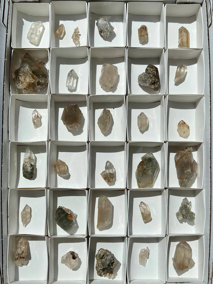 Klorit ingår Quartz Crystal Flat D för wholesale av Vugg life