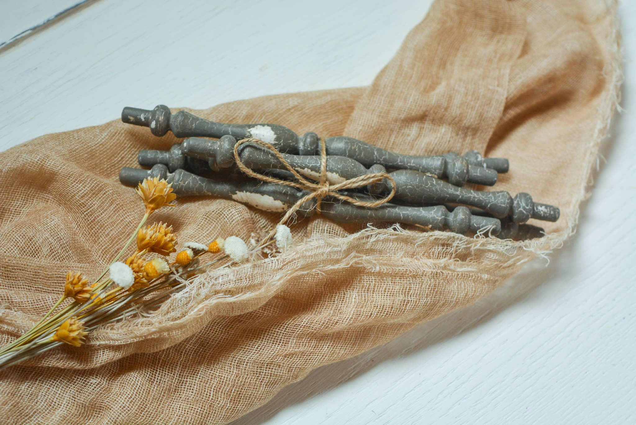 Bluebird Nest Boutique - Wholesale Ornament - Charcoal Chippy Spindle- Small 6"4