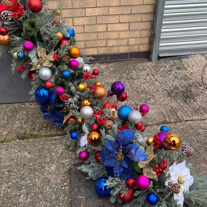 IVY CRUZ – wholesale Bunting/garland – Colourful Christmas Garland, Christmas Front Door Garland2