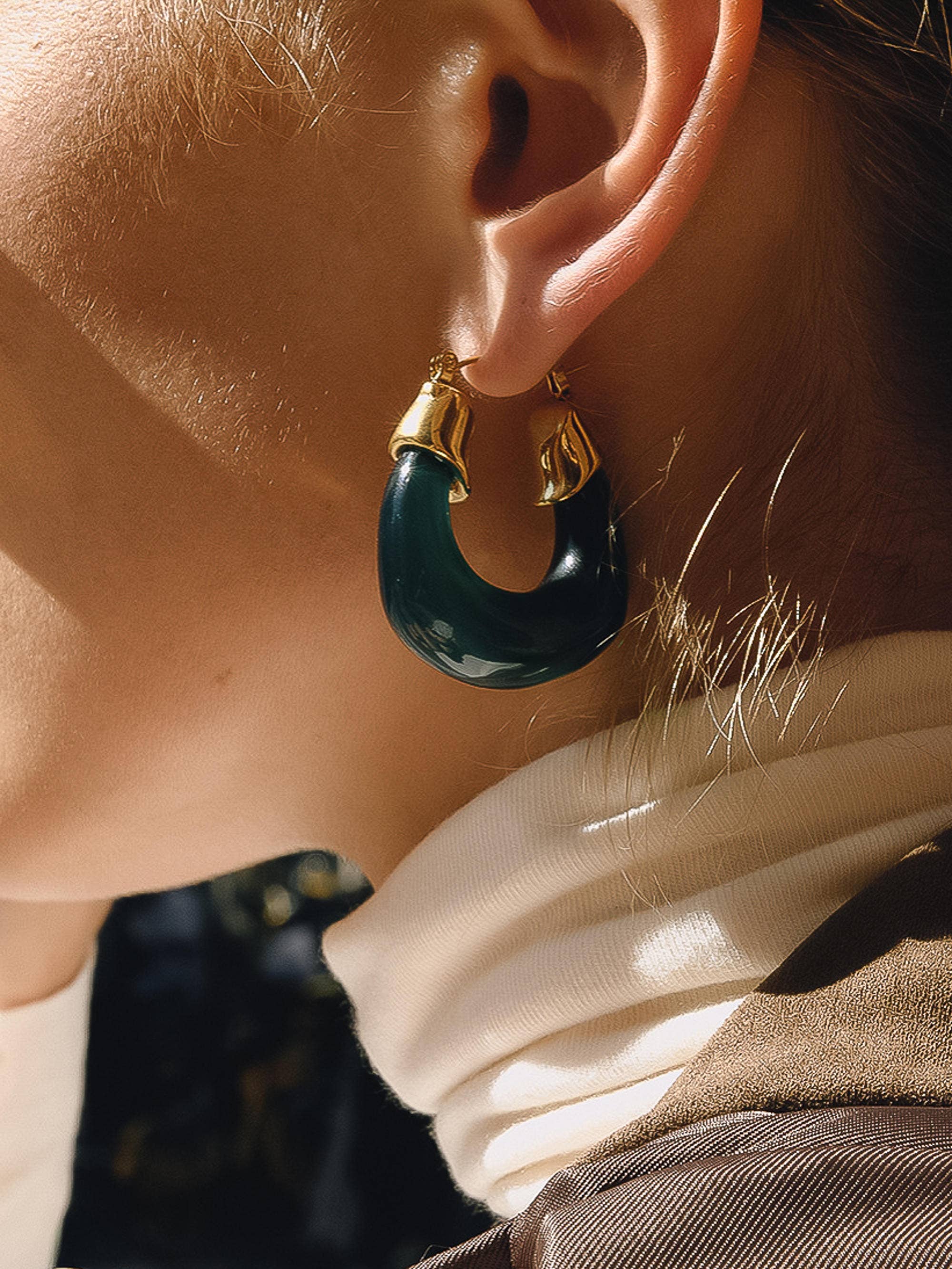 Flânerie by MAIQ - Wholesale Hoop Earrings - Arlowe 18K Gold Non-Tarnish Resin Hoop Earrings3