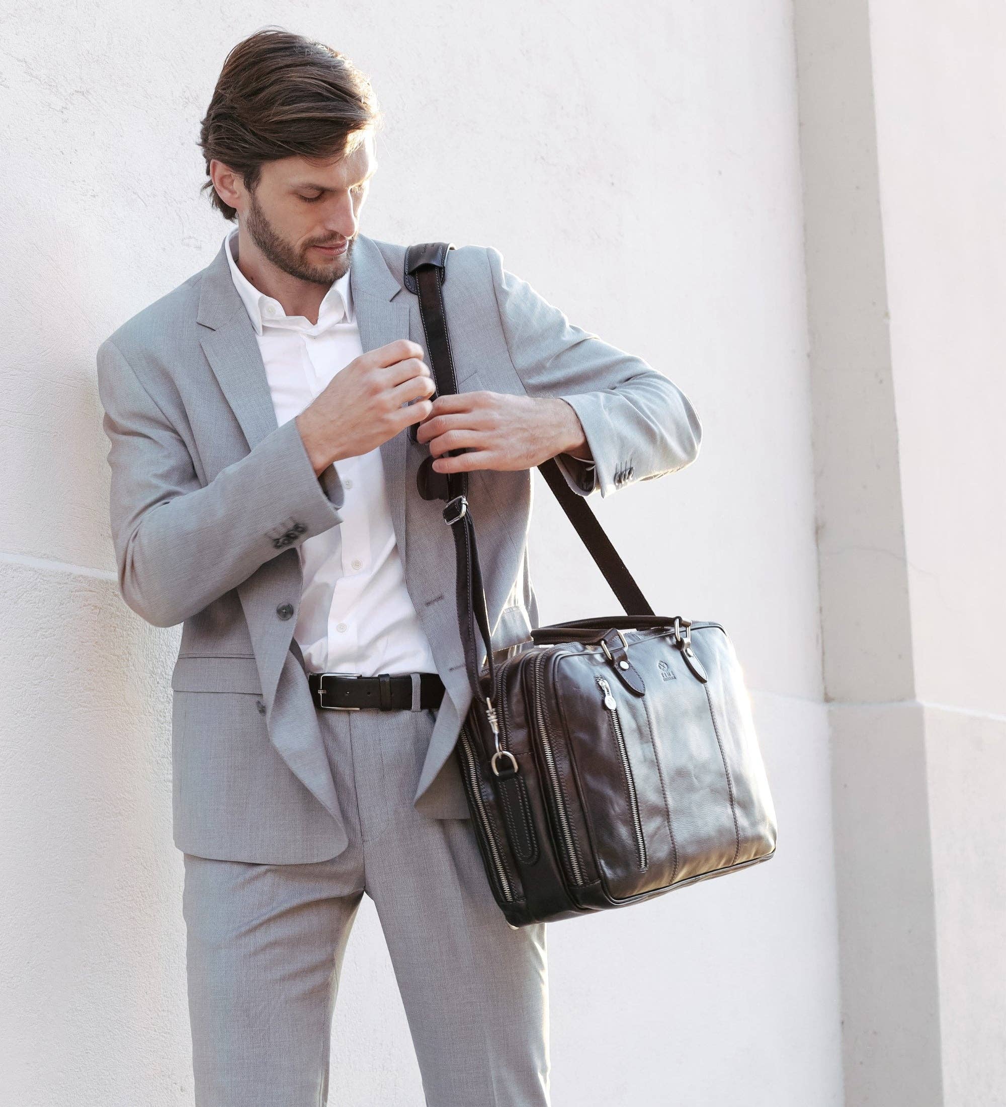 Time Resistance – Engroshandel Dokumentmappe – Unisex – Læderkonvertibel dokumentmappe-rygsæk - Farvel til våbnene14