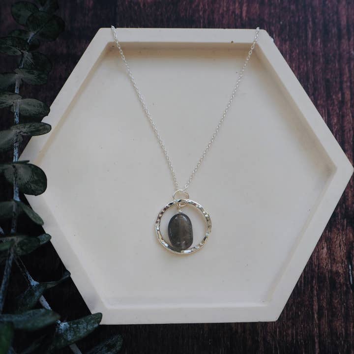 The Old Farmhouse Jewellery - Venta al por mayor Collares con colgantes/abalorios - Collar semiprecioso con forma de pepita, joyería con cuentas de plata de ley