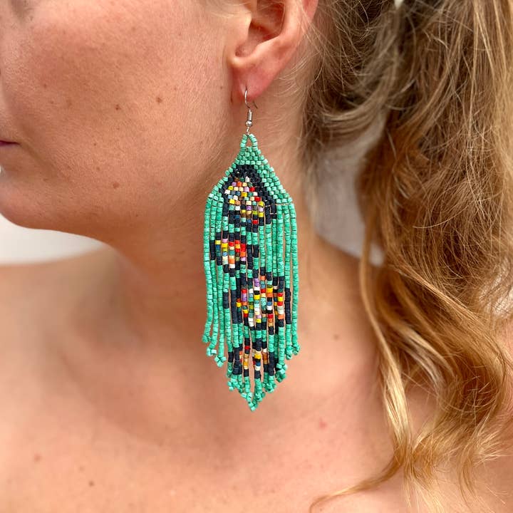 Handgemaakte oorbellen met franjes in leuk en uniek ontwerp voor wholesale door Los Colores de la Tierra