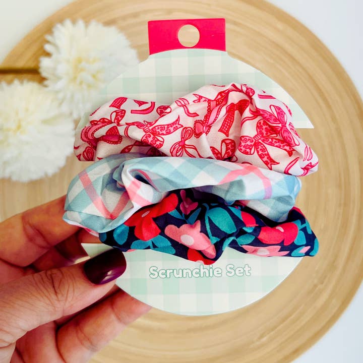 Ensemble de 3 chouchous nœud floral vichy | Jolis cadeaux de remerciement pour la vente par Tiny Gift Society