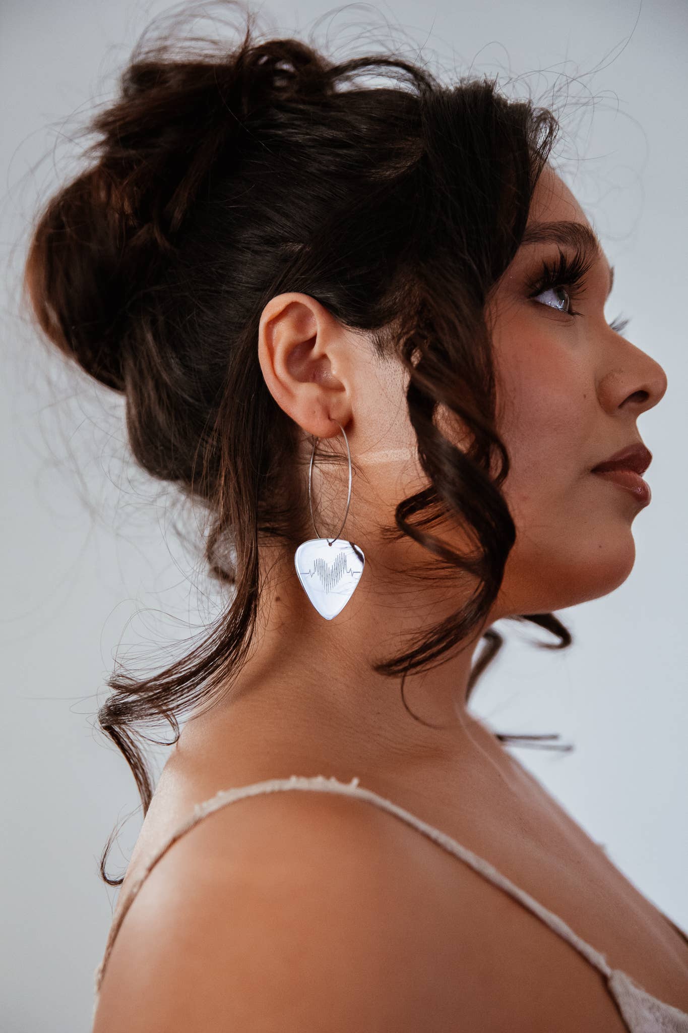 Groupie Love – wholesale Hängande örhängen – Rostfritt stål metall gitarr plocka Hoop-örhängen6