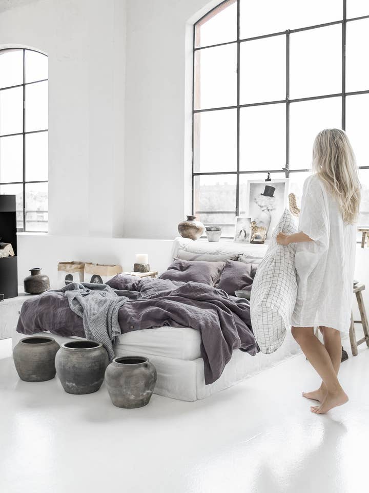 Linnelakan set i kolgrå (4 delar) Bäddset för wholesale av MagicLinen (We handle U.S. import procedures for you)