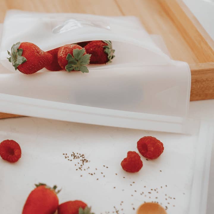 Us and The Earth - Wholesale Food Storage Wrap/Bag - Reusable Silicone Ziplock Bag 1000ml | Freezer Bag6