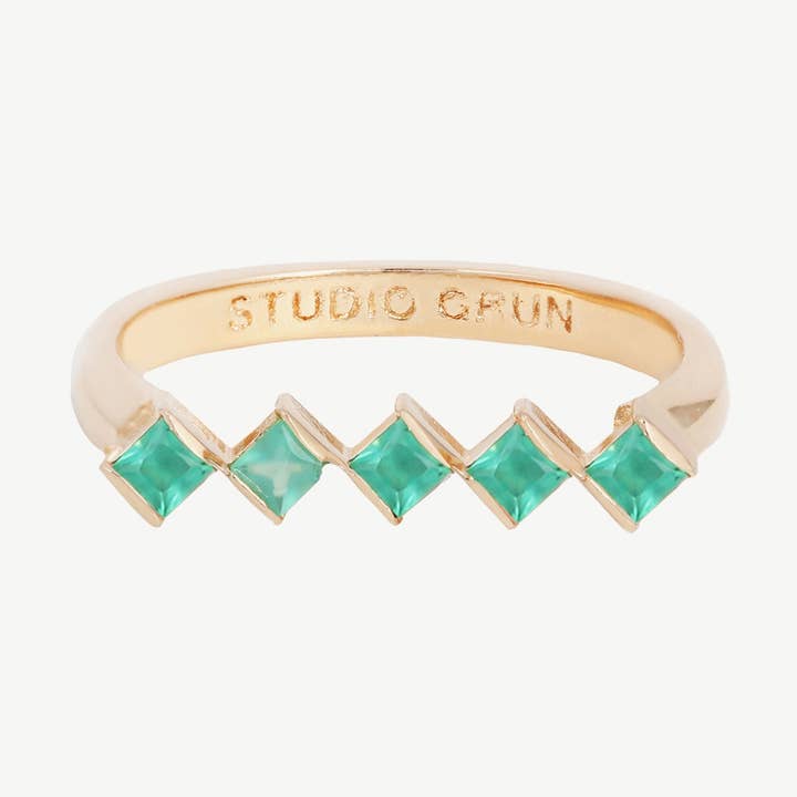 Bague Cobble en onyx/or vert pour la vente par Studio Grun