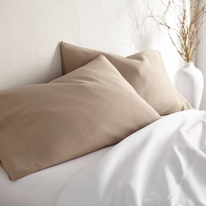 Ensemble taies d’oreiller en viscose de bambou 100 % - couleur taupe pour la vente par Bamboo Is Better