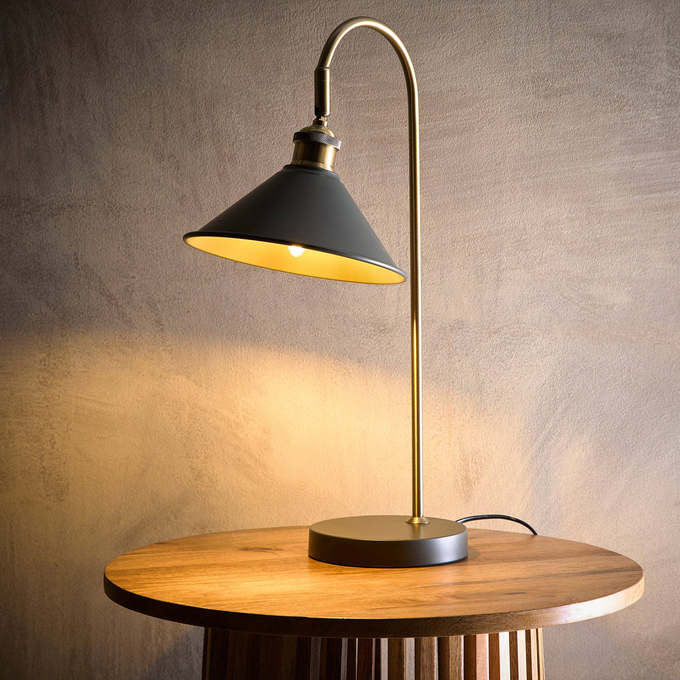 K LIVING – wholesale Floor lamp – Charcoal Painted Lamps with an Antique Brass finish Available in a Table Lamp, Floor Lamp and Ceiling Pendant0