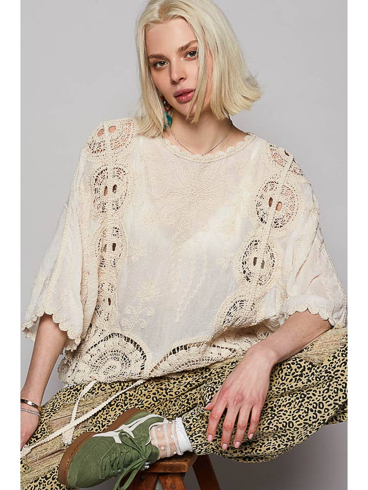 NATUREL Haut à manches courtes avec broderie florale et col rond en vente sur Faire1