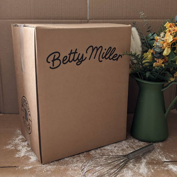 Betty Miller - Wholesale Pet Treats - Dog - Grain-Free Salmon & Dill Mini-Paws 7.5kg1