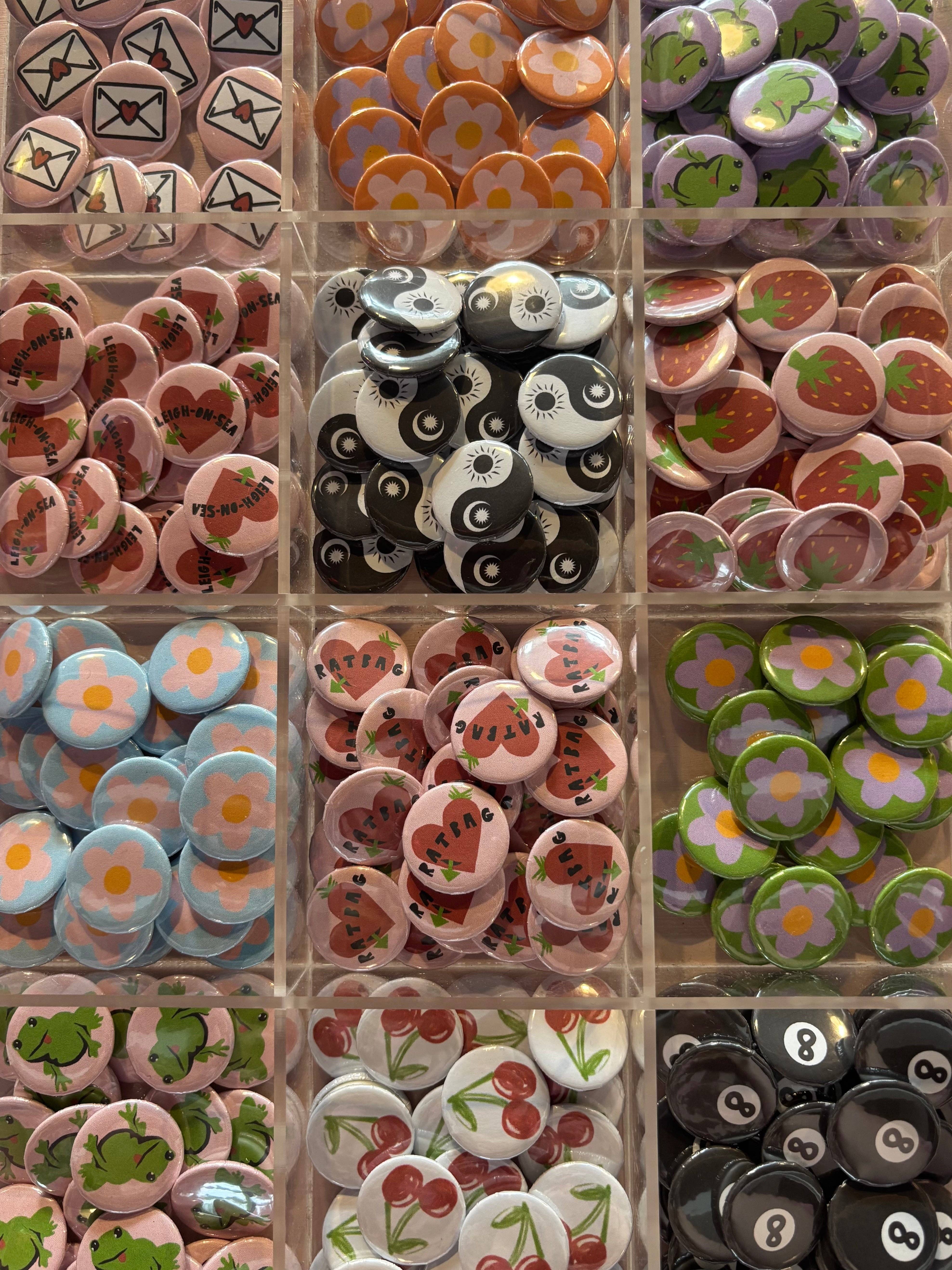 Betty Ratbag – wholesale Lapel pin/button – Tiger - Green Button Badge1