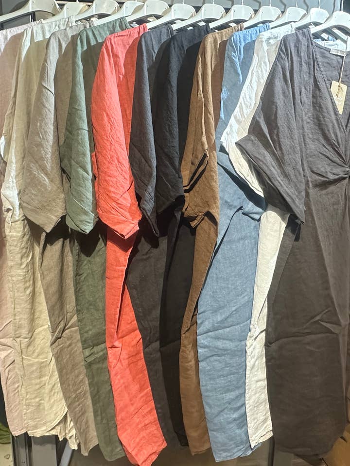 Lea & Luc - Grandes Tailles - Wholesale Dress - Women's - Plus size linen dress V neckline SKU 79096