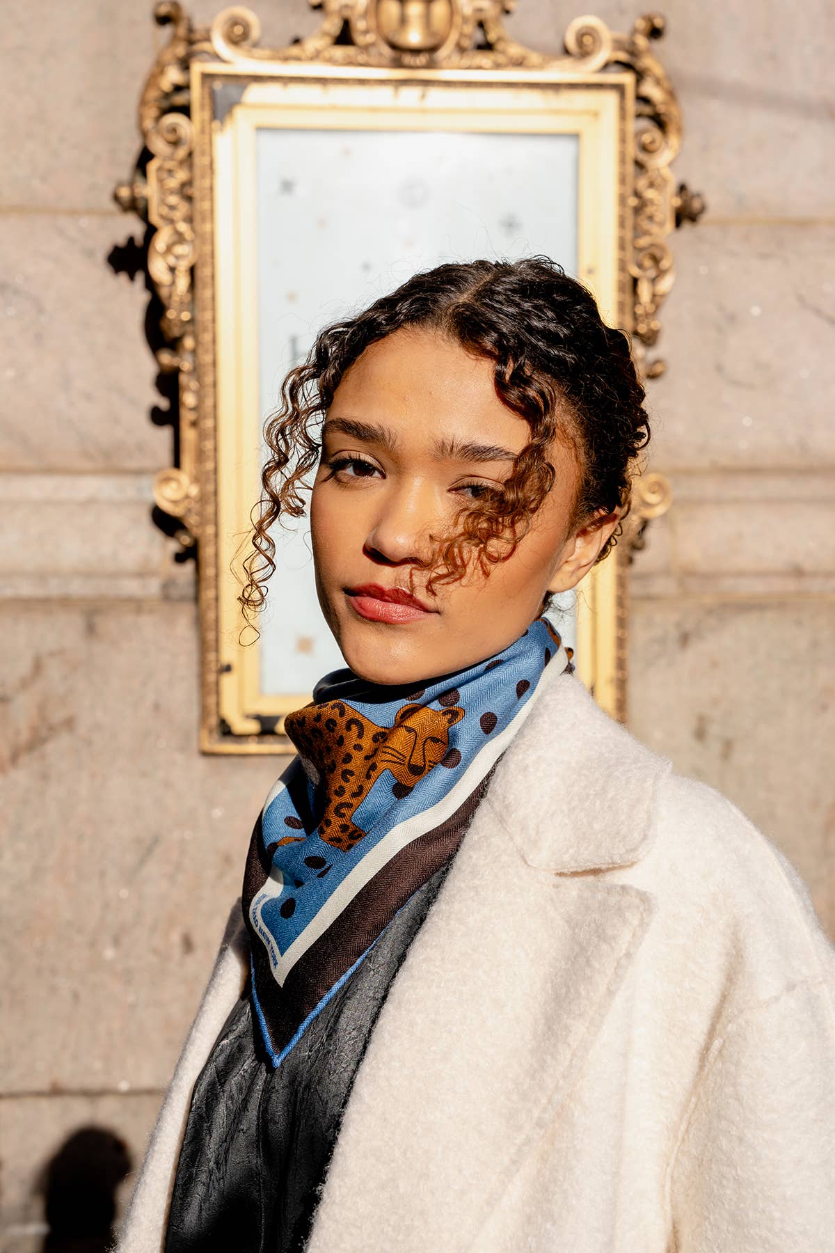 Jessie Zhao New York – Cachecol - Mulher por atacado – Cachecol de Lã e Seda de Dupla Face do Jardim dos Leopardos Azuis11