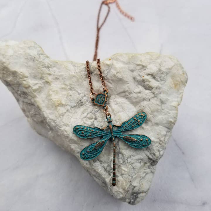Collana Vintage con Libellula per la vendita all'ingrosso da parte di The Pretty Jewellery