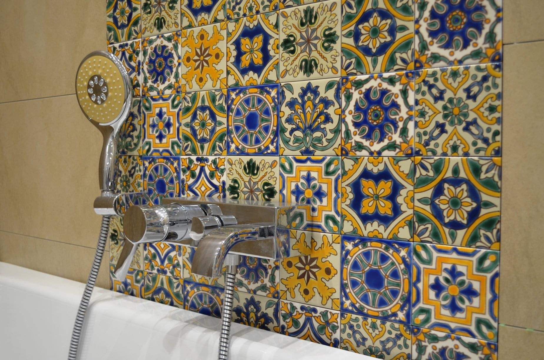 Dyari – Großhandel Wandfliesen – SOUSSA | Dekorative handbemalte Keramikfliese 10 x 10 cm (4 x 4 Zoll)4