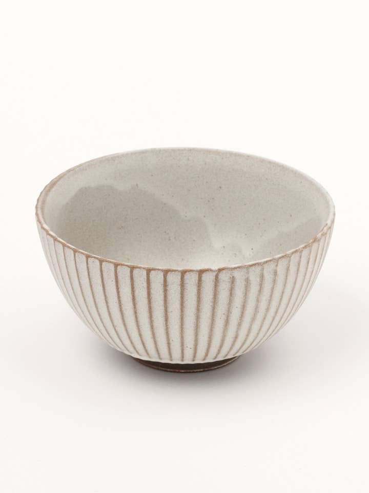 Mino Ware Black Soil Rice Bowl Tokusa Round White for wholesale by LAKOLE