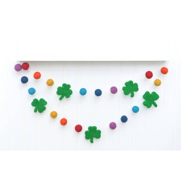 Regnbågs-shamrock-girlang - Filtade ullbollar för wholesale av JuJuBee Goods