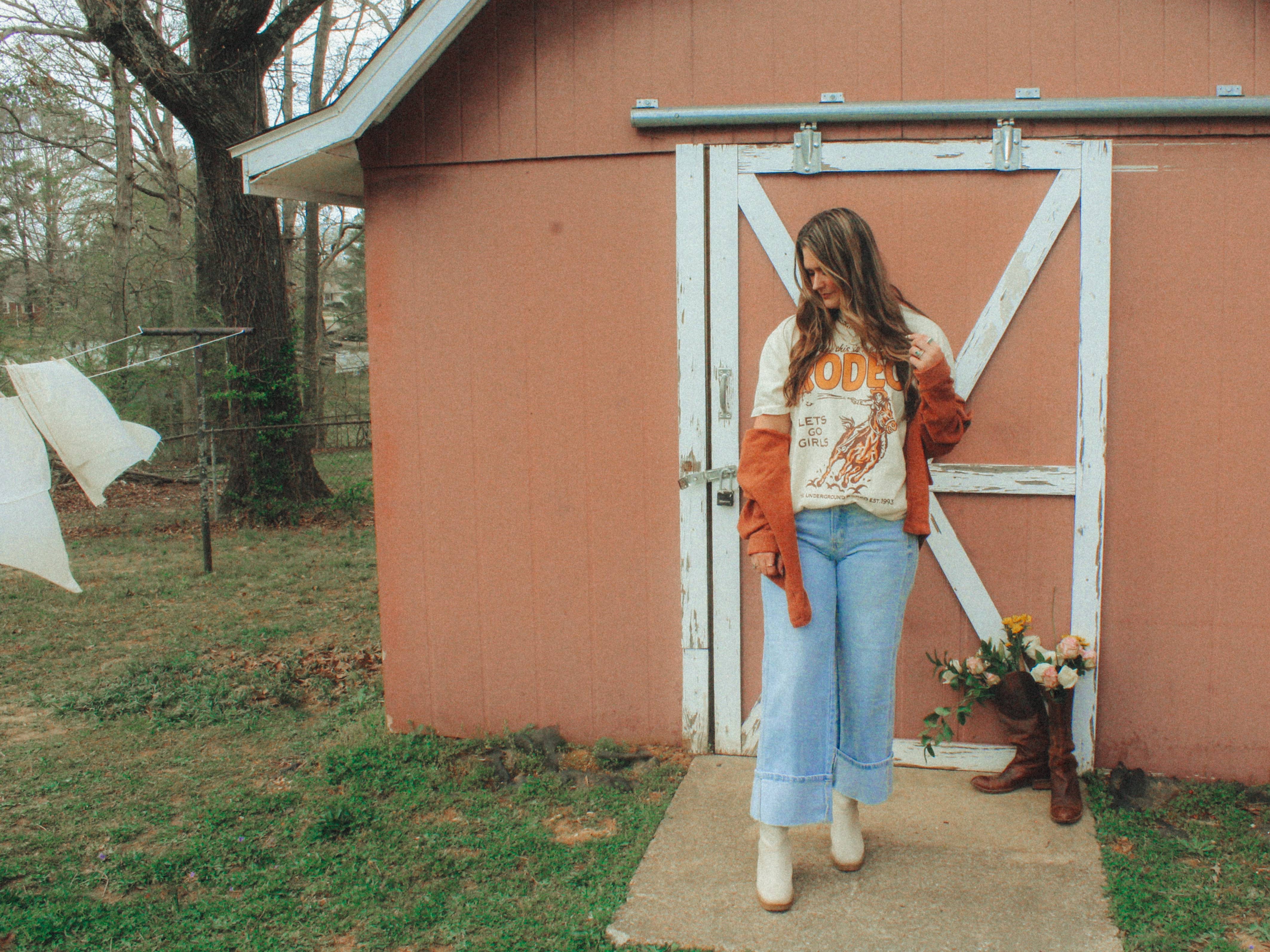 The Clandestine Underground – T-shirt estampada - Mulher por atacado – Esta é a Minha Primeira Tourada, T-shirt Quadrada de Algodão Ocidental7