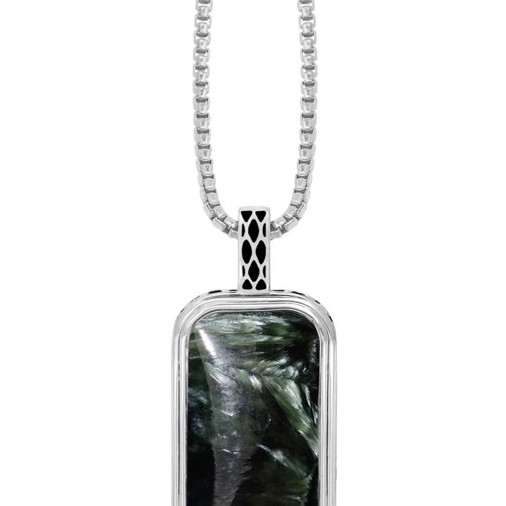 Médaille en pierre de séraphinite en argent sterling rhodié noir pour la vente par LuvMyJewelry (LMJ)
