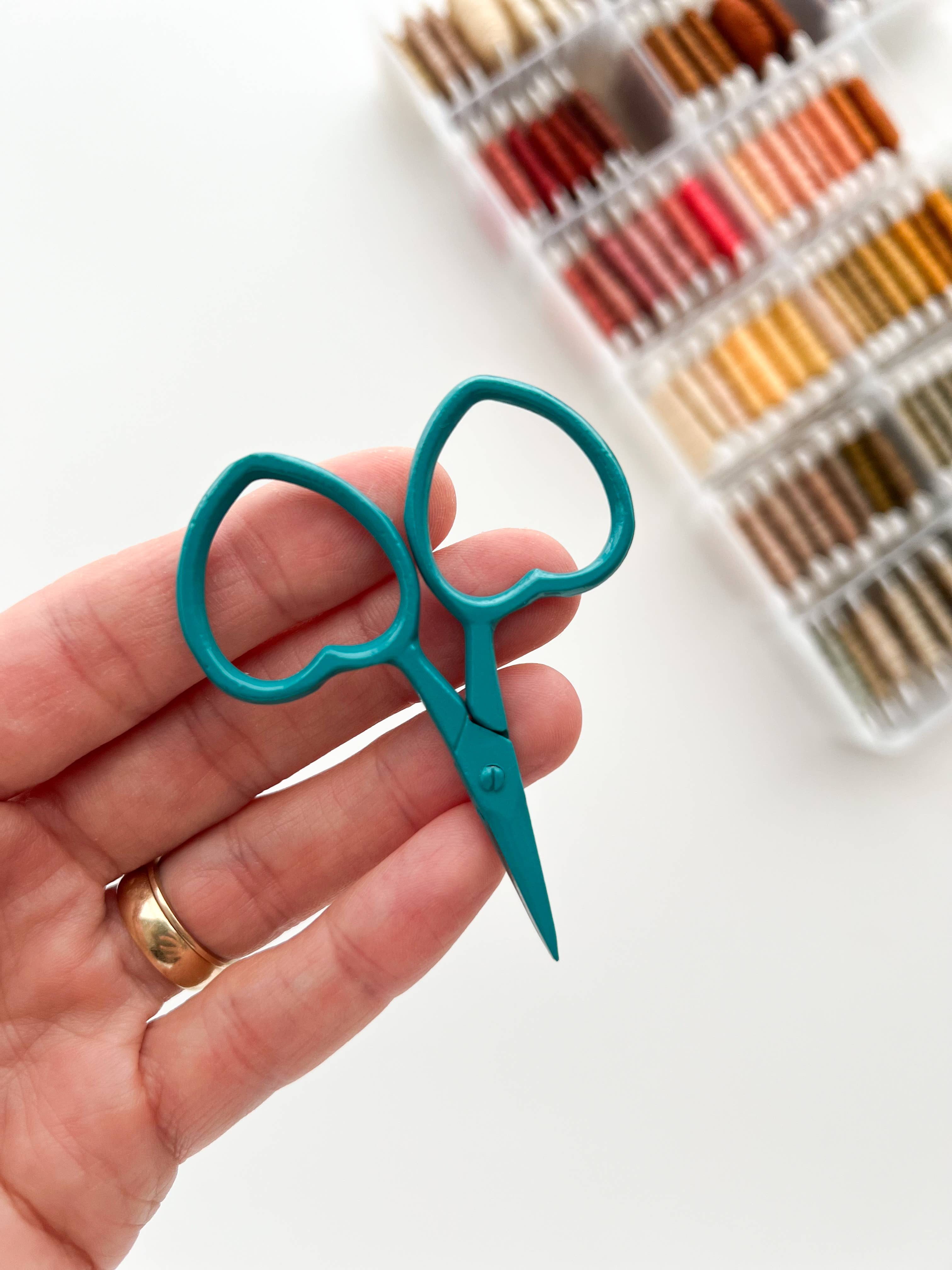 Matryoshka Doll Shop - Wholesale Scissors - Small Heart scissors, tiny embroidery scissors, little snips2