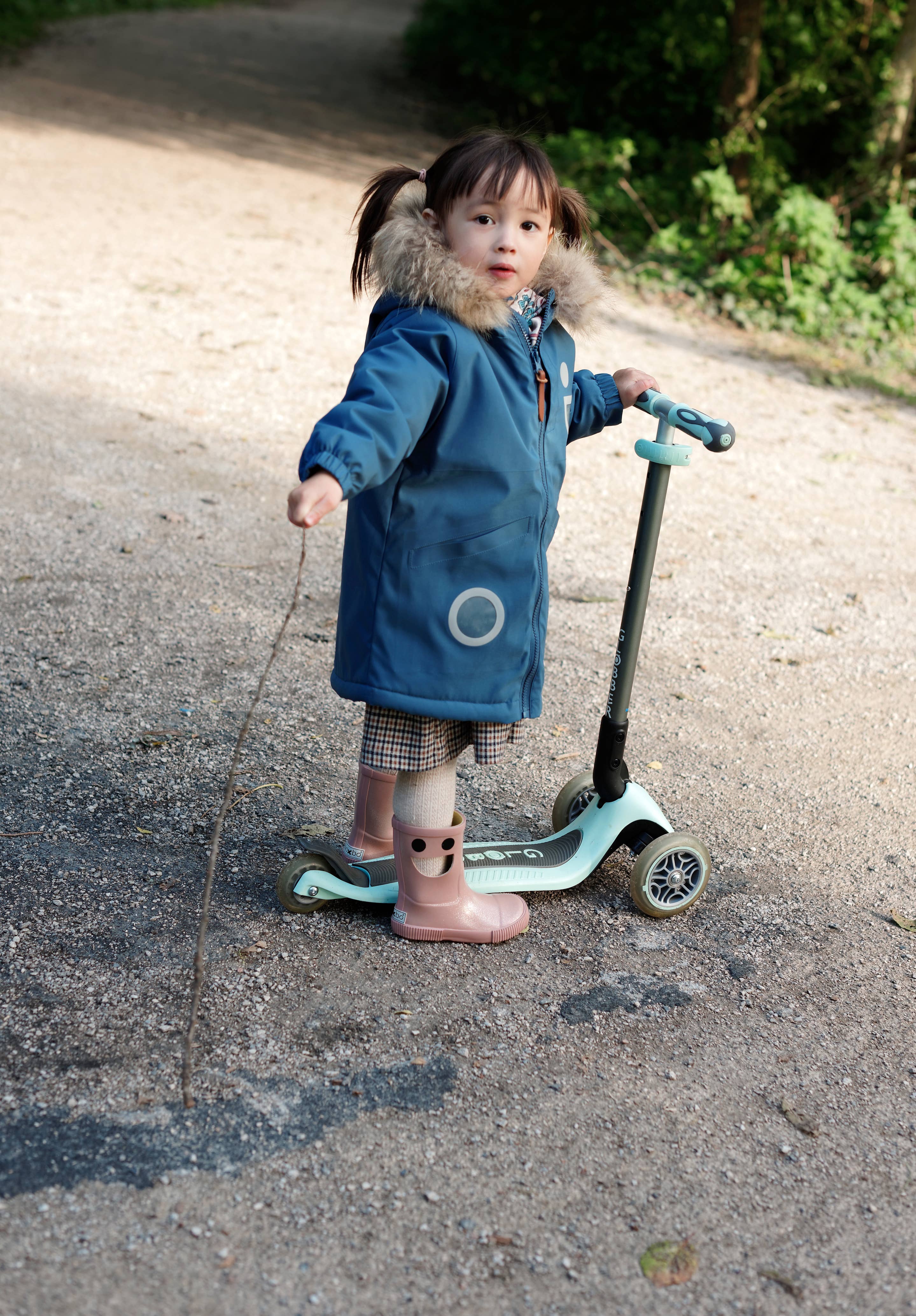 BOXBO - Wholesale Raincoat - Kids - Warm Waterproof & Snowproof Kids' Winter Coat (Blue)2