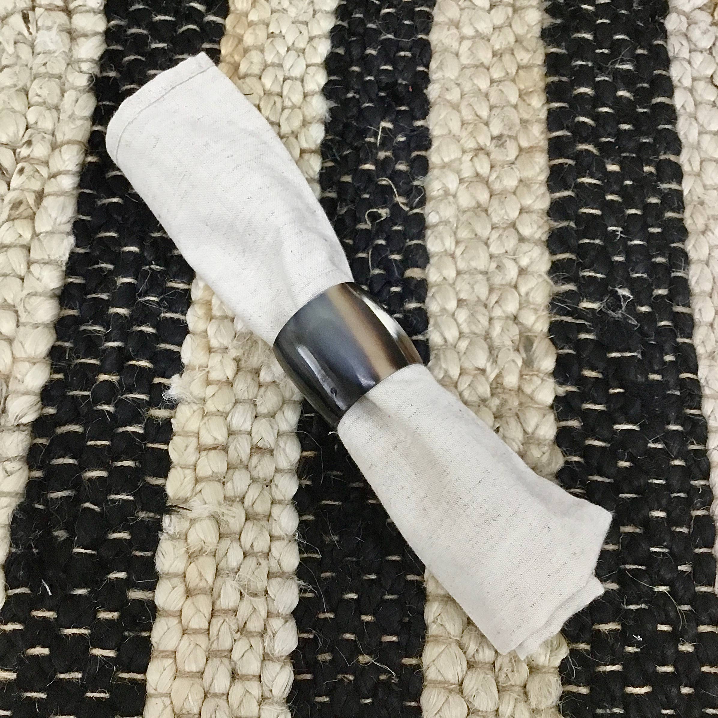 India Handicrafts Inc - Vendita all'ingrosso Anelli portatovagliolo - 3 Anelli Portatovaglioli Rotondi in Corno4