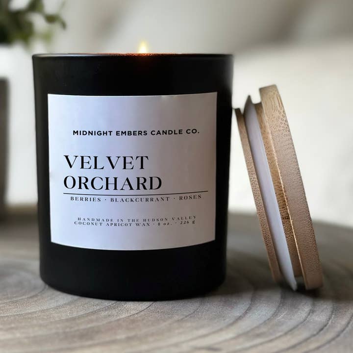 Verger de Velours : Bougie de Luxe Inspirée par Diptyque® Baies pour la vente par Midnight Embers Candle Co.