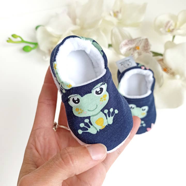 Baby booties - Frog blue background for wholesale by Little Miss Tomatoes
