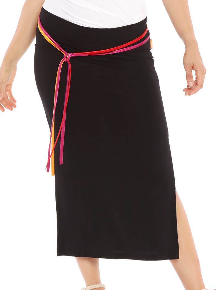 Fließender Midirock aus schwarzer Viskose. Celtis Rock für den Großhandel von Mamatayoe