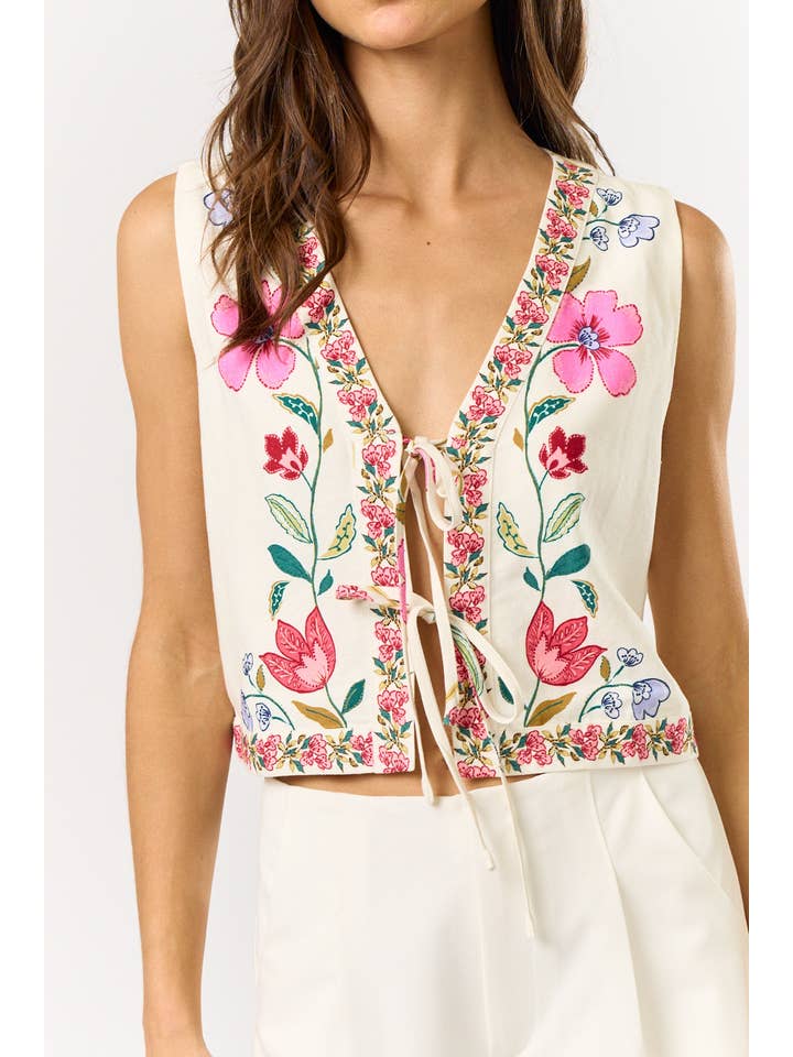 Lalavon - Wholesale Outerwear Vest - Women's - ILT5629 Front Tie Cropped Floral Vest